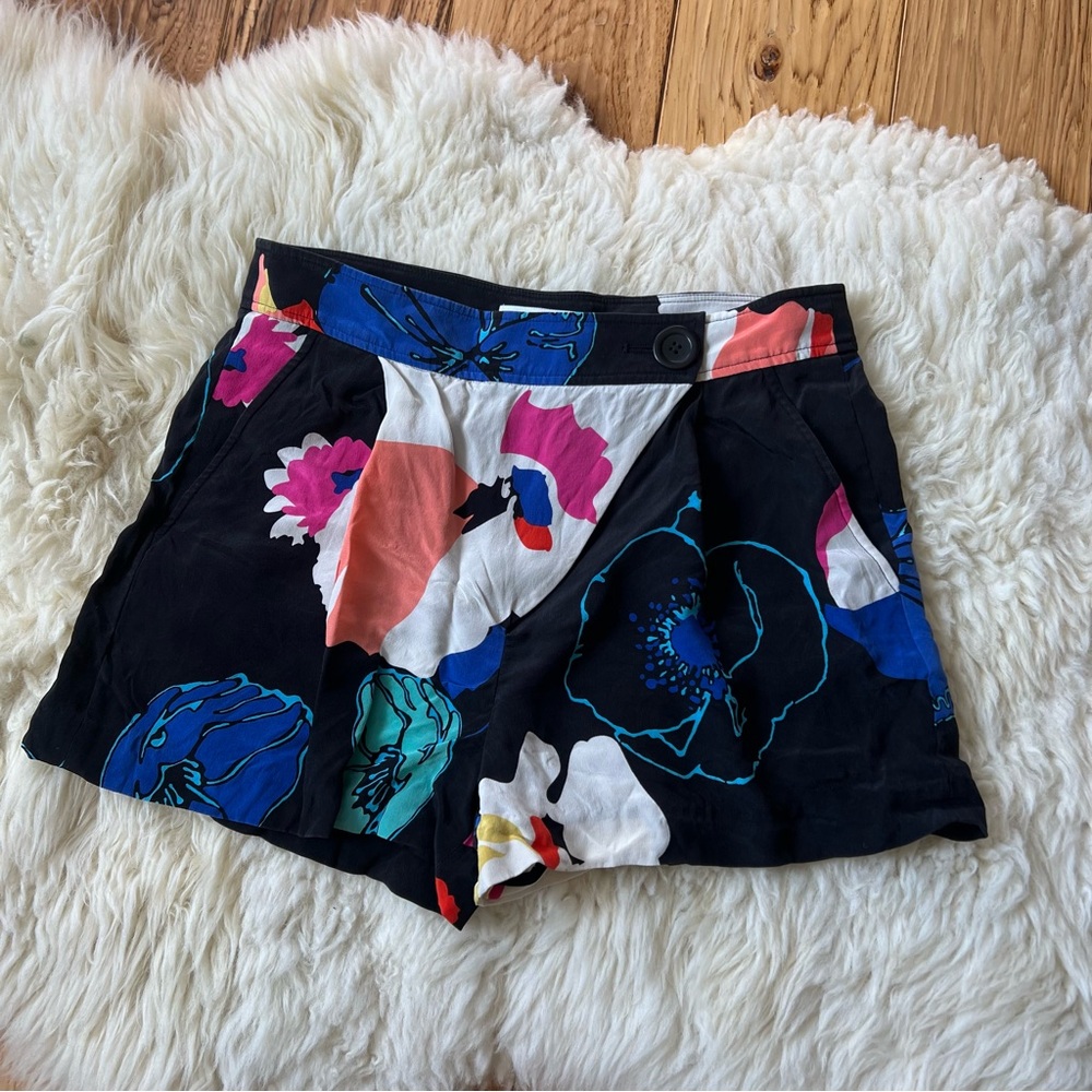 Toni Bold Patterned Silk Shorts Size 4